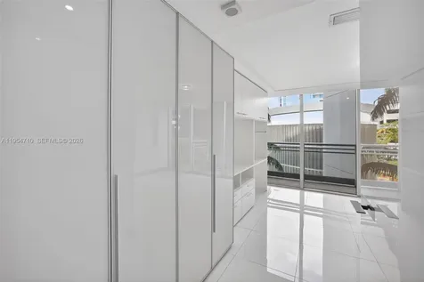 2950 NE 188th Street Aventura FL 33180