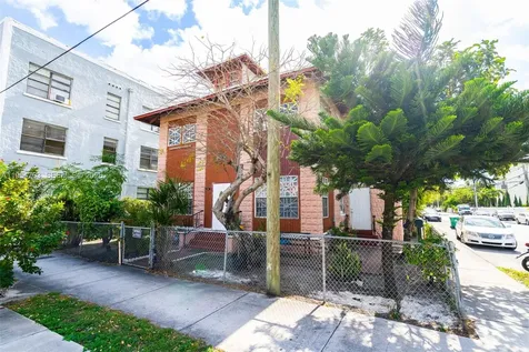 676 SW 1st Street Miami FL 33130