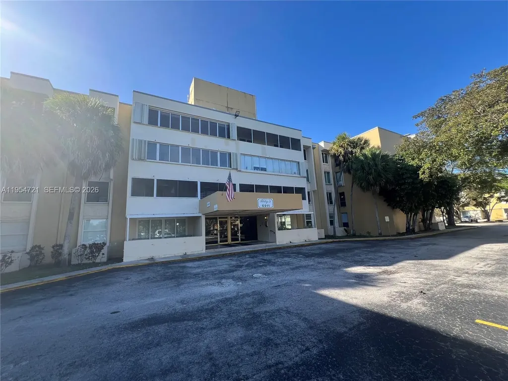 6911 SW 147 Avenue Miami FL 33193