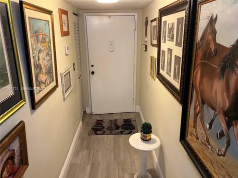 6911 SW 147 Avenue Miami FL 33193