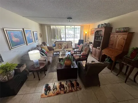 6911 SW 147 Avenue Miami FL 33193