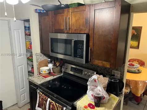 6911 SW 147 Avenue Miami FL 33193
