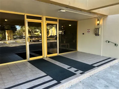 6911 SW 147 Avenue Miami FL 33193