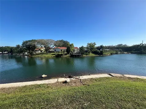 6911 SW 147 Avenue Miami FL 33193