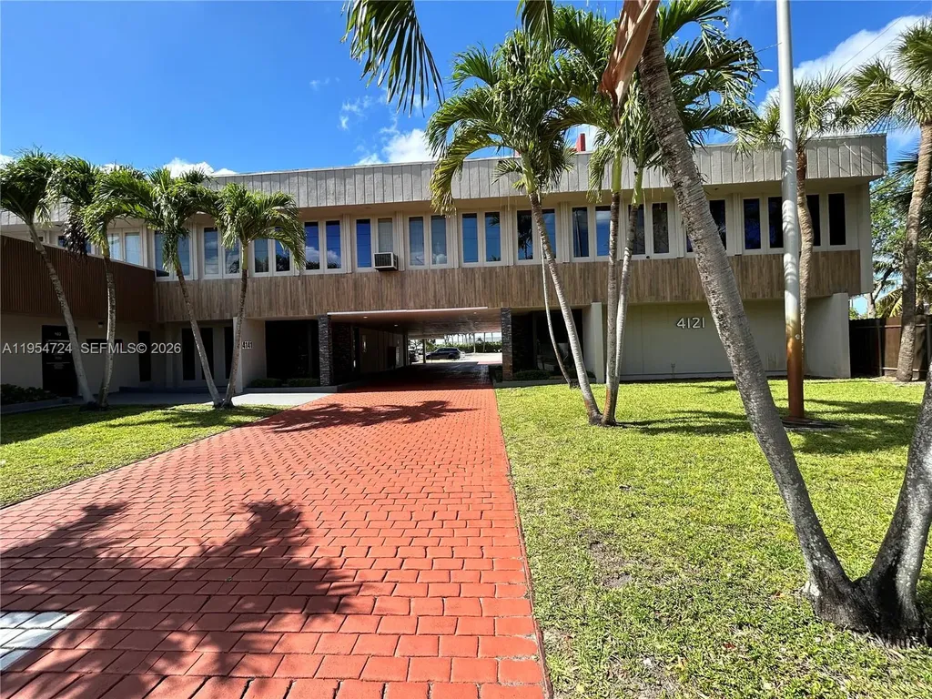 4121 NW 5th Street Plantation FL 33317