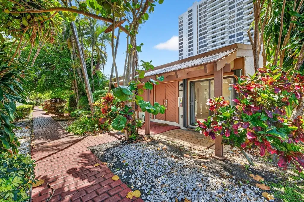 2619 S Parkview Drive Hallandale Beach FL 33009