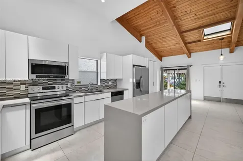 2619 S Parkview Drive Hallandale Beach FL 33009