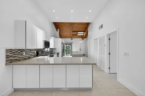 2619 S Parkview Drive Hallandale Beach FL 33009