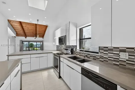 2619 S Parkview Drive Hallandale Beach FL 33009