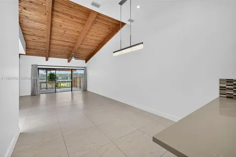 2619 S Parkview Drive Hallandale Beach FL 33009