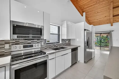 2619 S Parkview Drive Hallandale Beach FL 33009