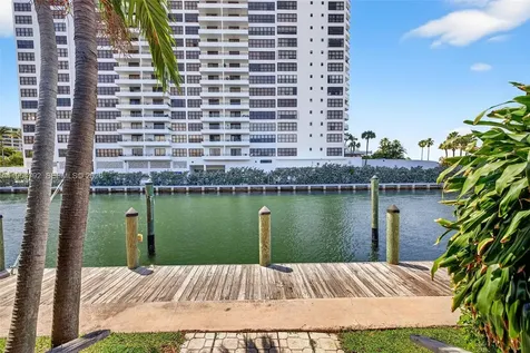 2619 S Parkview Drive Hallandale Beach FL 33009
