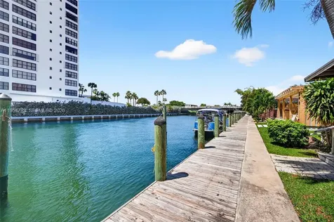 2619 S Parkview Drive Hallandale Beach FL 33009