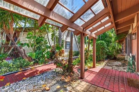 2619 S Parkview Drive Hallandale Beach FL 33009