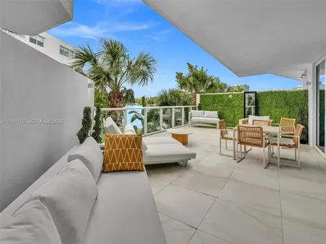 9821 E Bay Harbor Drive Bay Harbor Islands FL 33154