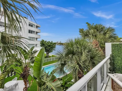 9821 E Bay Harbor Drive Bay Harbor Islands FL 33154