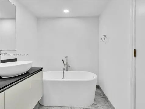 9821 E Bay Harbor Drive Bay Harbor Islands FL 33154