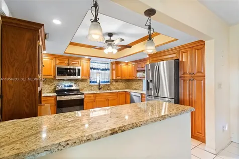 2201 NW 87th Avenue Pembroke Pines FL 33024