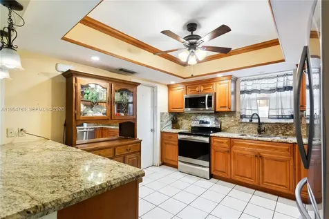 2201 NW 87th Avenue Pembroke Pines FL 33024