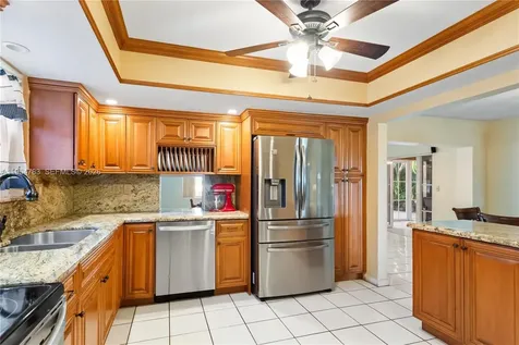 2201 NW 87th Avenue Pembroke Pines FL 33024
