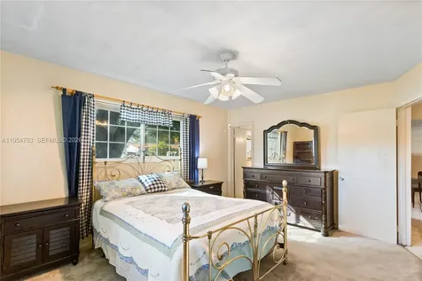 2201 NW 87th Avenue Pembroke Pines FL 33024