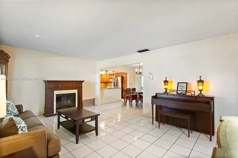 2201 NW 87th Avenue Pembroke Pines FL 33024