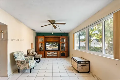 2201 NW 87th Avenue Pembroke Pines FL 33024