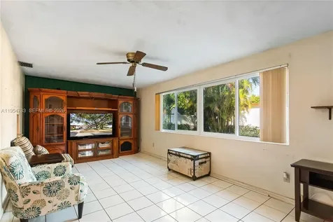 2201 NW 87th Avenue Pembroke Pines FL 33024