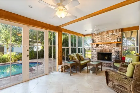 2201 NW 87th Avenue Pembroke Pines FL 33024