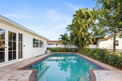 2201 NW 87th Avenue Pembroke Pines FL 33024