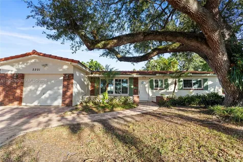 2201 NW 87th Avenue Pembroke Pines FL 33024