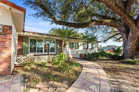 2201 NW 87th Avenue Pembroke Pines FL 33024