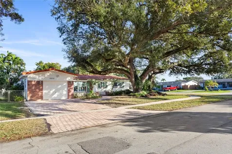 2201 NW 87th Avenue Pembroke Pines FL 33024