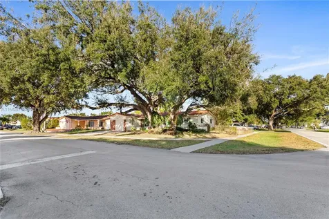 2201 NW 87th Avenue Pembroke Pines FL 33024