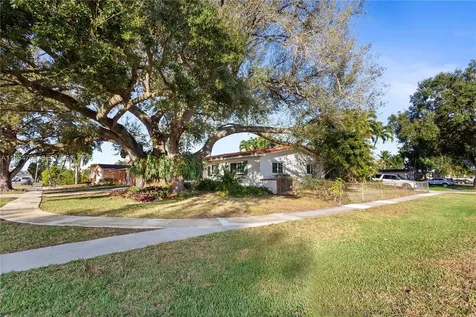 2201 NW 87th Avenue Pembroke Pines FL 33024