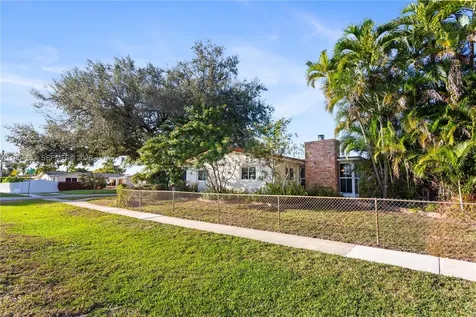 2201 NW 87th Avenue Pembroke Pines FL 33024