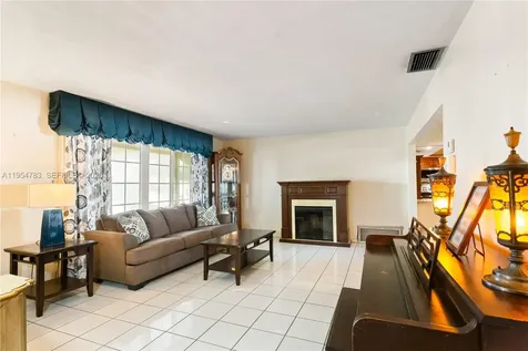 2201 NW 87th Avenue Pembroke Pines FL 33024