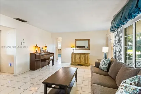 2201 NW 87th Avenue Pembroke Pines FL 33024