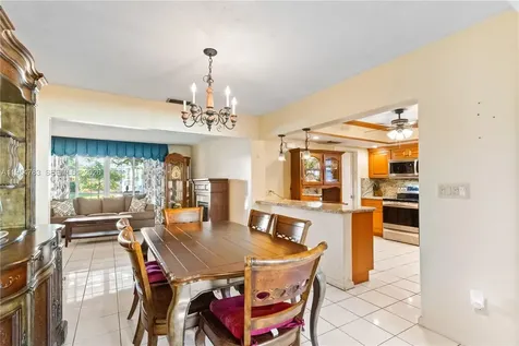 2201 NW 87th Avenue Pembroke Pines FL 33024