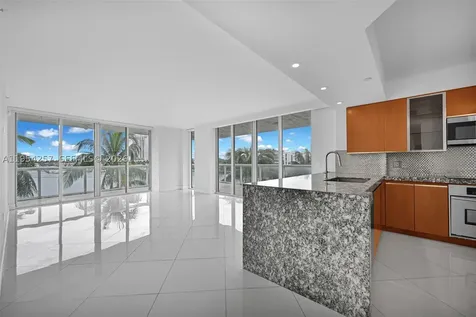 10 Venetian Way Miami Beach FL 33139