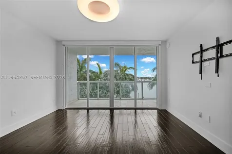 10 Venetian Way Miami Beach FL 33139