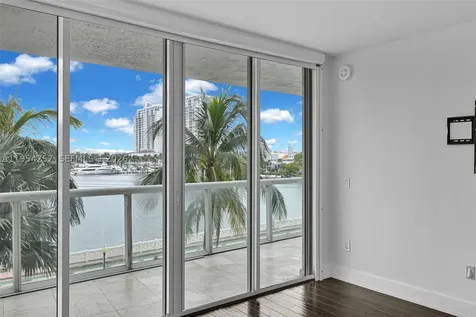 10 Venetian Way Miami Beach FL 33139