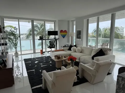 10 Venetian Way Miami Beach FL 33139