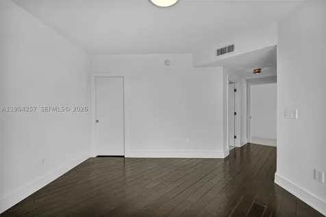 10 Venetian Way Miami Beach FL 33139