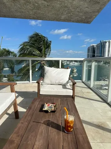 10 Venetian Way Miami Beach FL 33139