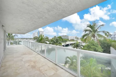 10 Venetian Way Miami Beach FL 33139