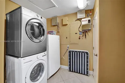 3671 N 47th Avenue Hollywood FL 33021