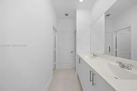 716 SE 14th Court Homestead FL 33034