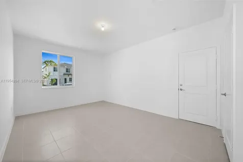 716 SE 14th Court Homestead FL 33034