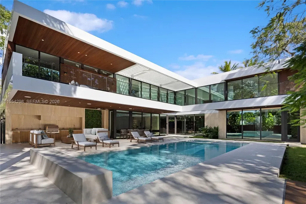 3210 Coacoochee Street Miami FL 33133